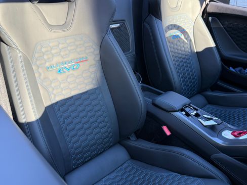 Used 2023 Lamborghini Huracan EVO image 15