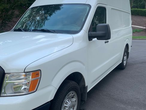 Used 2018 Nissan NV 2500 SV w/ Rear Door Glass Package RWD image 2