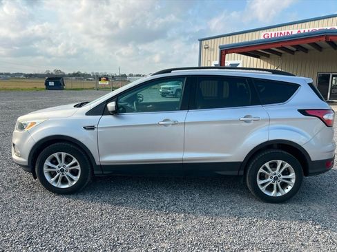 Used 2018 Ford Escape SE image 2
