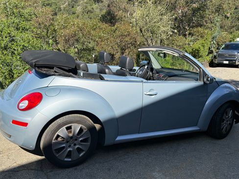 Used 2010 Volkswagen Beetle Convertible image 5
