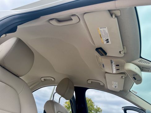 Used 2017 Mercedes-Benz C 300 Sedan image 26
