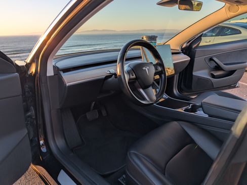 Used 2018 Tesla Model 3 Long Range image 10