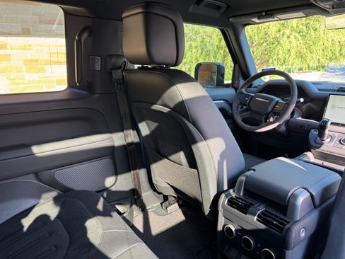 Used 2023 Land Rover Defender 90 V8 image 14