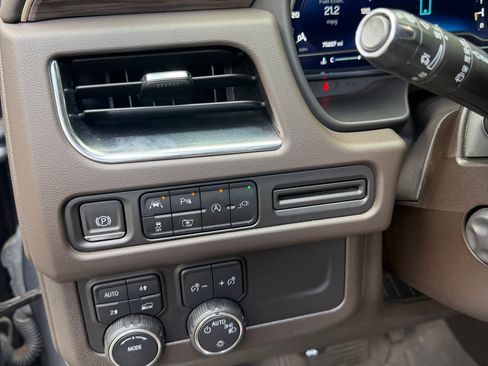 Used 2022 Chevrolet Tahoe LT w/ Luxury Package AWD/4WD image 25