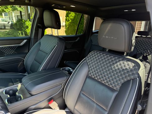 Used 2025 GMC Acadia Denali w/ Super Cruise Package AWD/4WD image 9