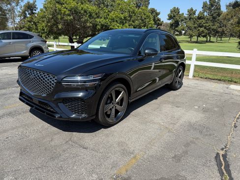 Used 2023 Genesis GV70 2.5T w/ Sport Prestige Package image 2