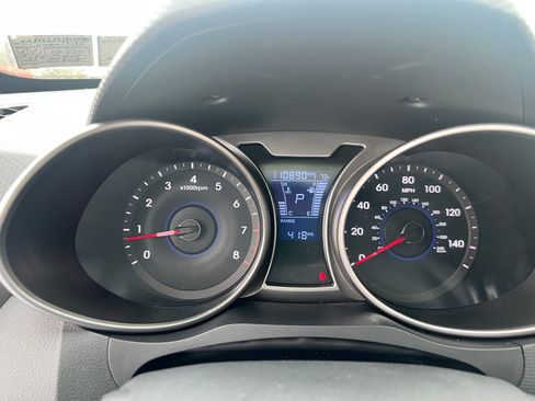 Used 2017 Hyundai Veloster Value Edition image 12