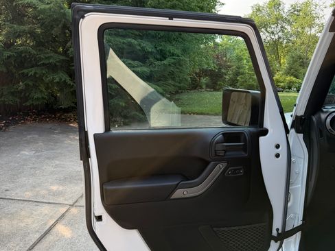 Used 2015 Jeep Wrangler Sport w/ Quick Order Package 24S AWD/4WD image 11