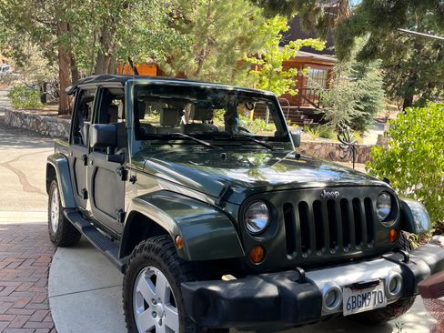 Used 2008 Jeep Wrangler Unlimited Sahara w/ Trailer Tow Group image 2