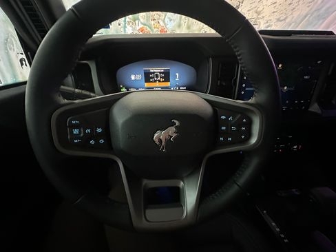 Used 2025 Ford Bronco Big Bend w/ Black Diamond Package image 13