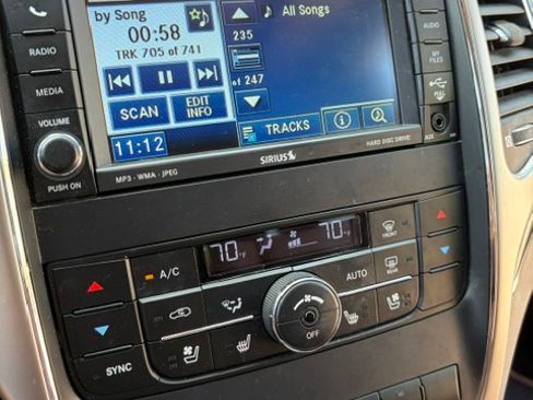 Used 2011 Jeep Grand Cherokee Overland Summit image 9