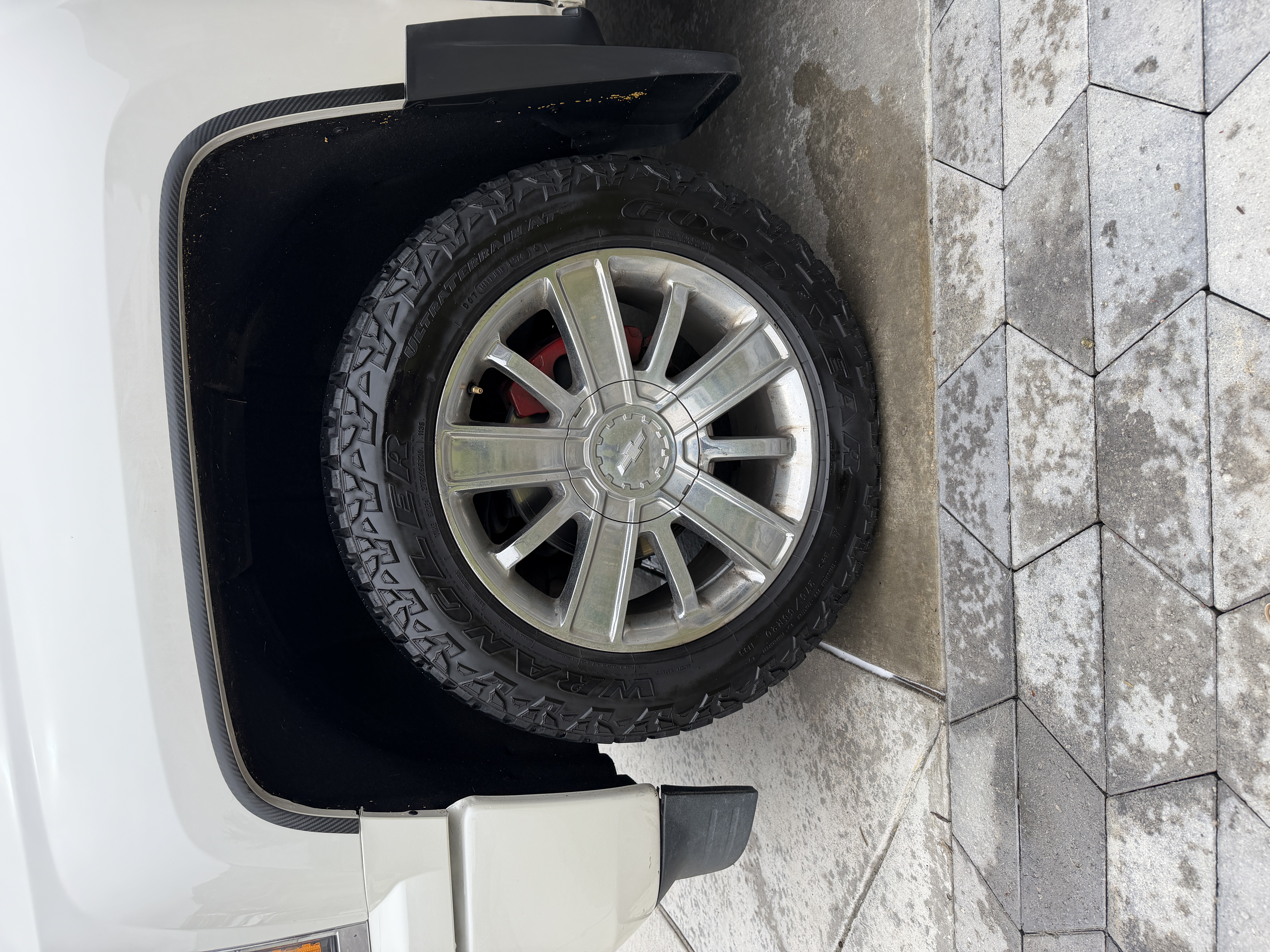 Used 2015 Chevrolet Silverado 1500 High Country w/ High Country Premium Package AWD/4WD image 5