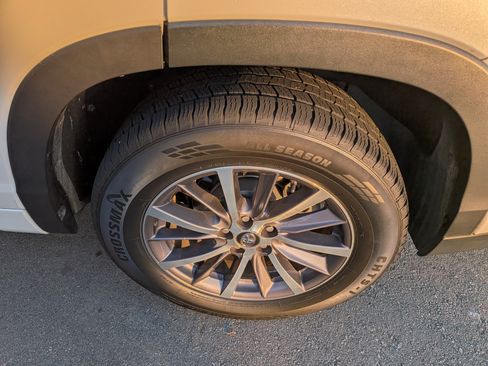 Used 2017 Toyota Highlander XLE image 6