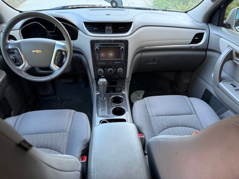 Used 2014 Chevrolet Traverse LT image 6