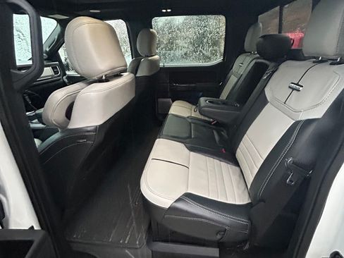 Used 2022 Ford F150 Lightning Platinum image 6