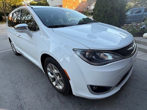 Used 2018 Chrysler Pacifica Limited image 8