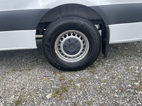 Used 2021 Mercedes-Benz Sprinter 2500 image 12