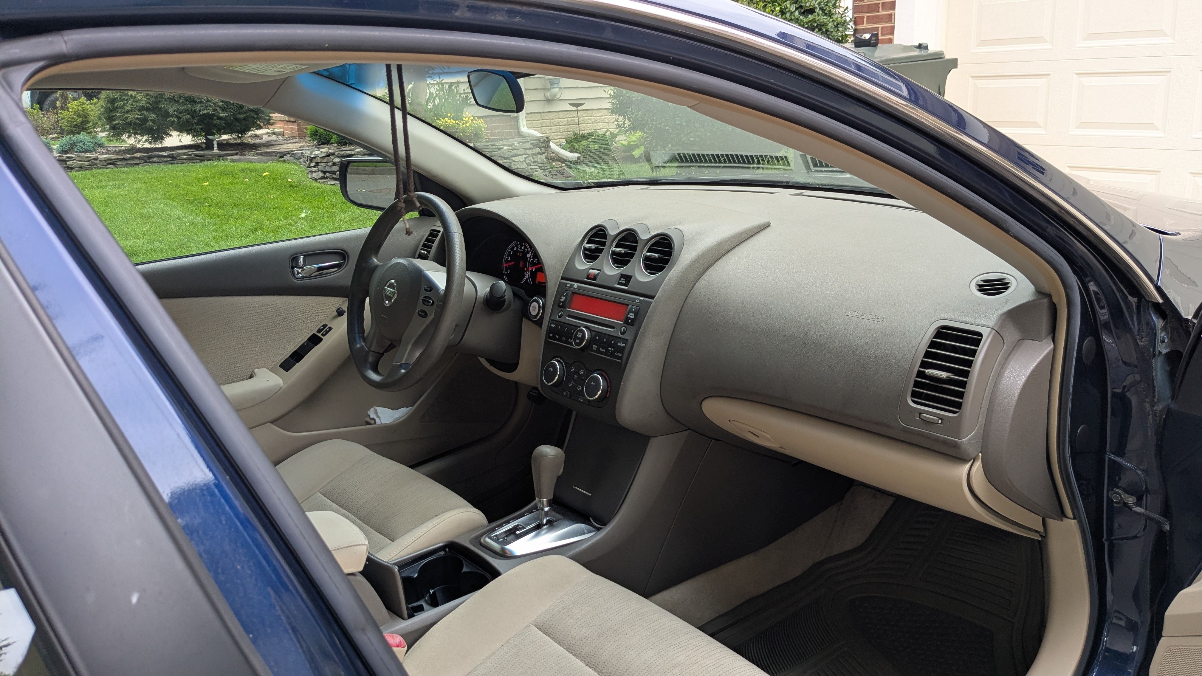 Used 2010 Nissan Altima 2.5 S FWD image 10
