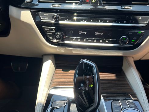 Used 2018 BMW M550i xDrive w/ Driving Assistance Package image 17