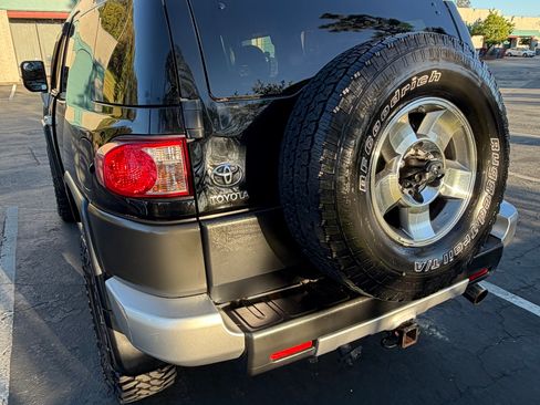 Used 2010 Toyota FJ Cruiser 4WD image 8