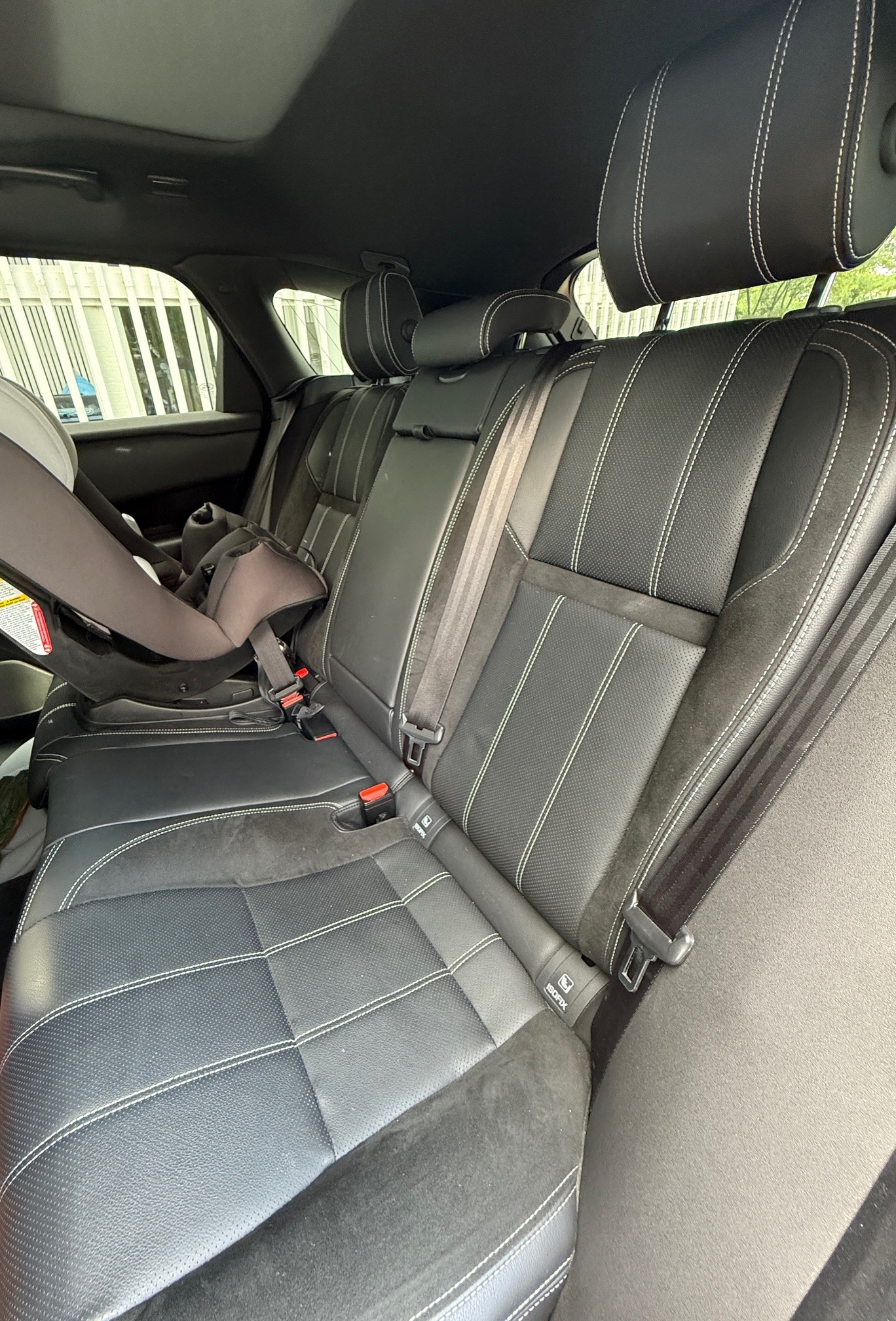Used 2019 Land Rover Range Rover Velar R-Dynamic SE AWD/4WD image 18