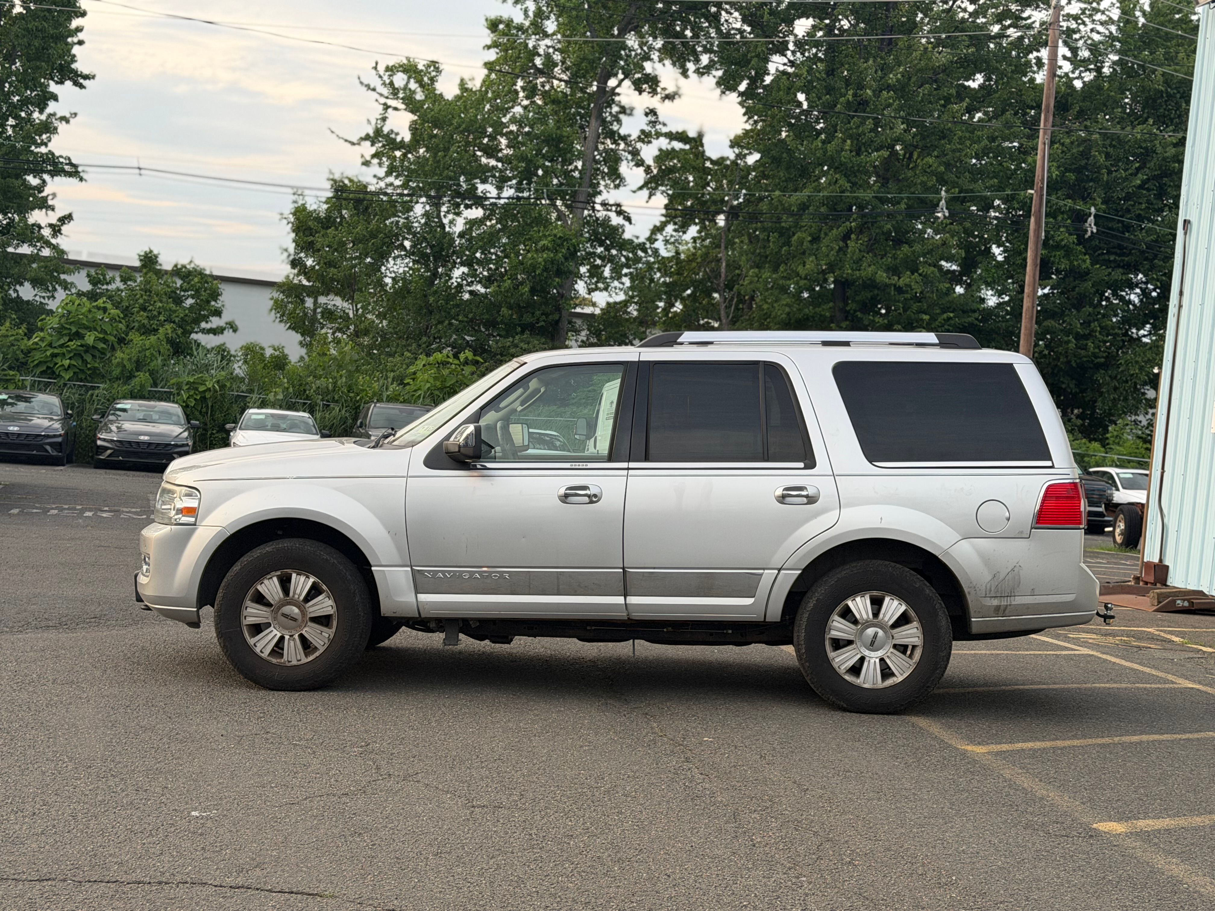 Used 2010 Lincoln Navigator 4WD image 10