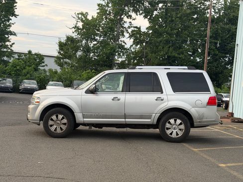 Used 2010 Lincoln Navigator 4WD image 10