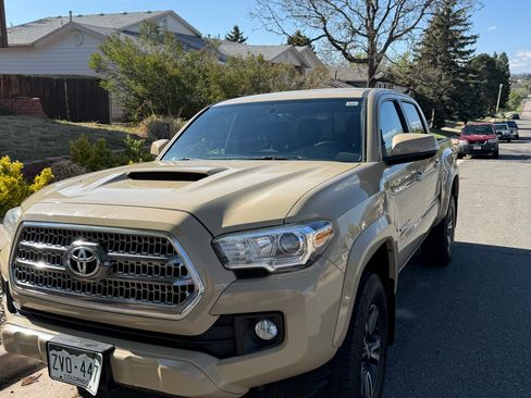 Used 2016 Toyota Tacoma TRD Sport w/ Towing Package AWD/4WD image 5