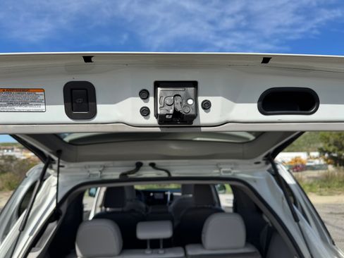 Used 2017 Toyota Sienna XLE image 18