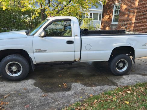 Used 2005 Chevrolet Silverado 2500 W/T w/ Heavy-Duty Power Package image 9