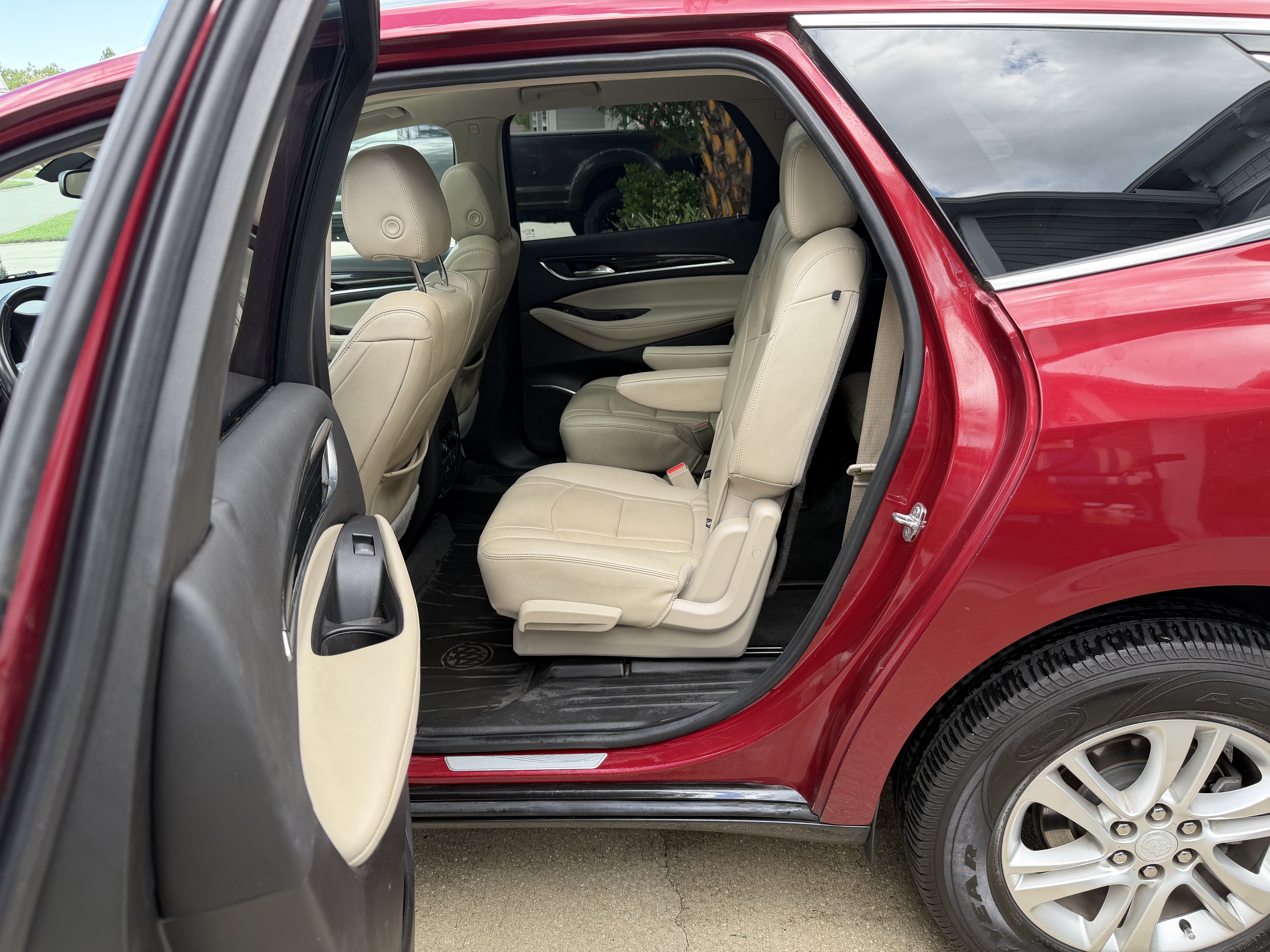 Used 2020 Buick Enclave Essence w/ Sound and Sites Package FWD image 20
