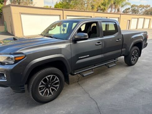 Used 2022 Toyota Tacoma TRD Sport w/ Technology Package image 11