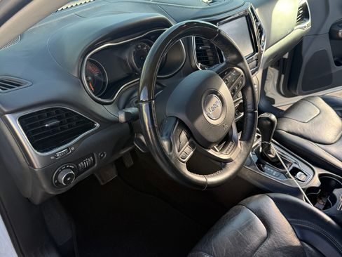 Used 2019 Jeep Cherokee Overland w/ Technology Group image 14