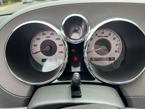Used 2008 Pontiac Solstice Convertible w/ Premium Package RWD image 9