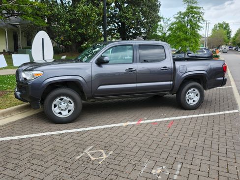 Used 2021 Toyota Tacoma SR image 1