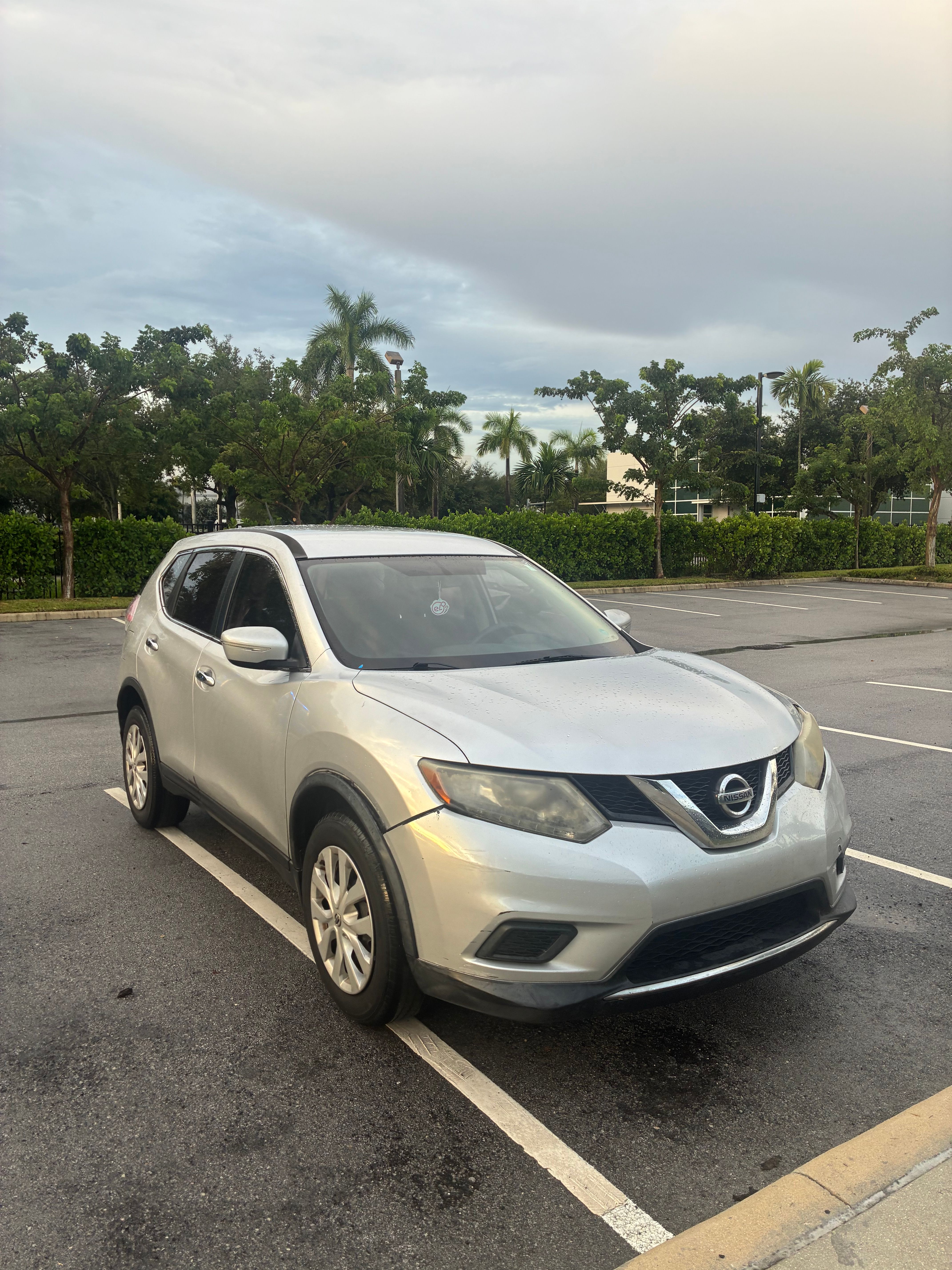 Used 2015 Nissan Rogue S FWD image 2