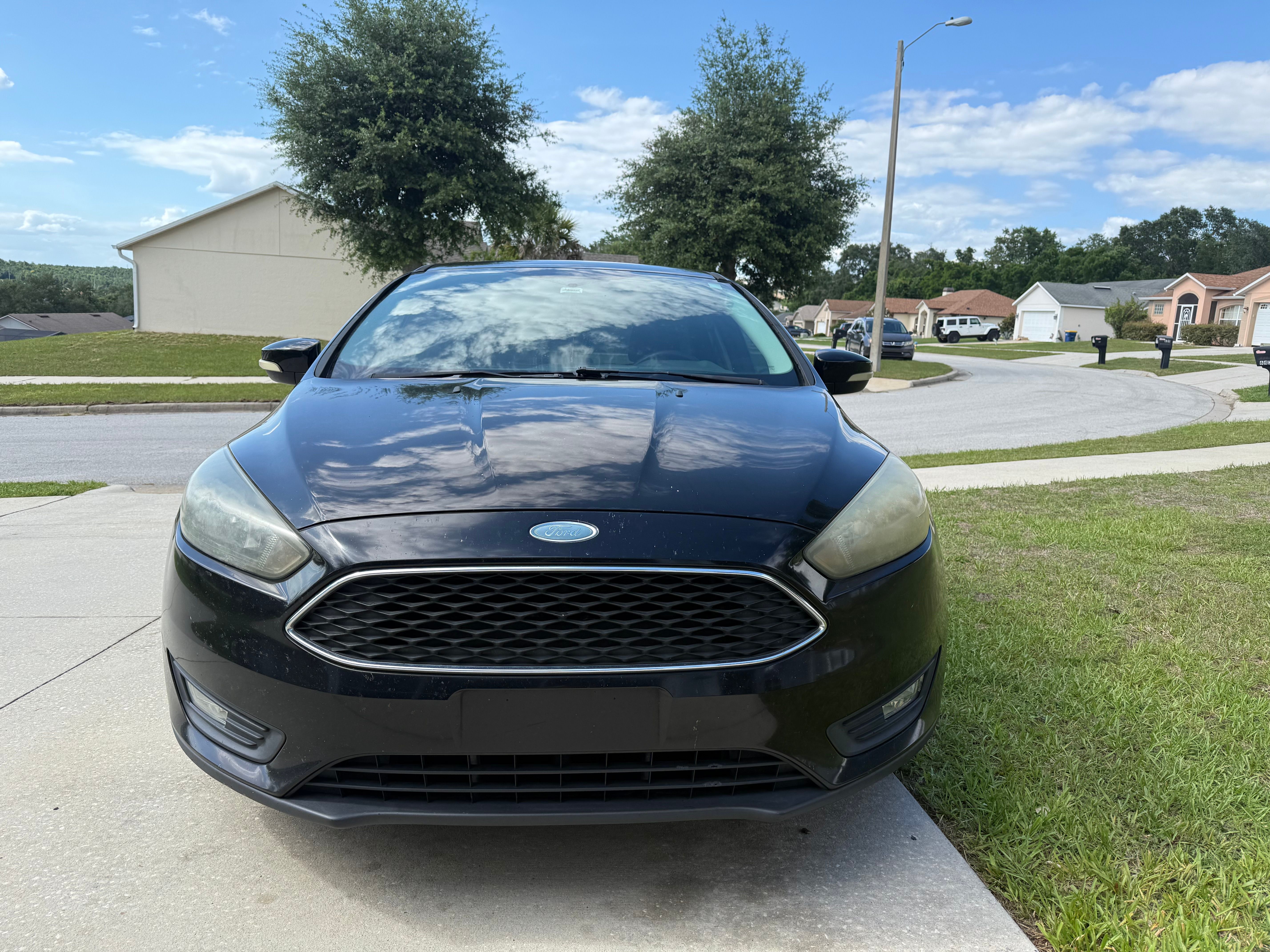 Used 2017 Ford Focus SEL w/ Cold Weather Package FWD image 2