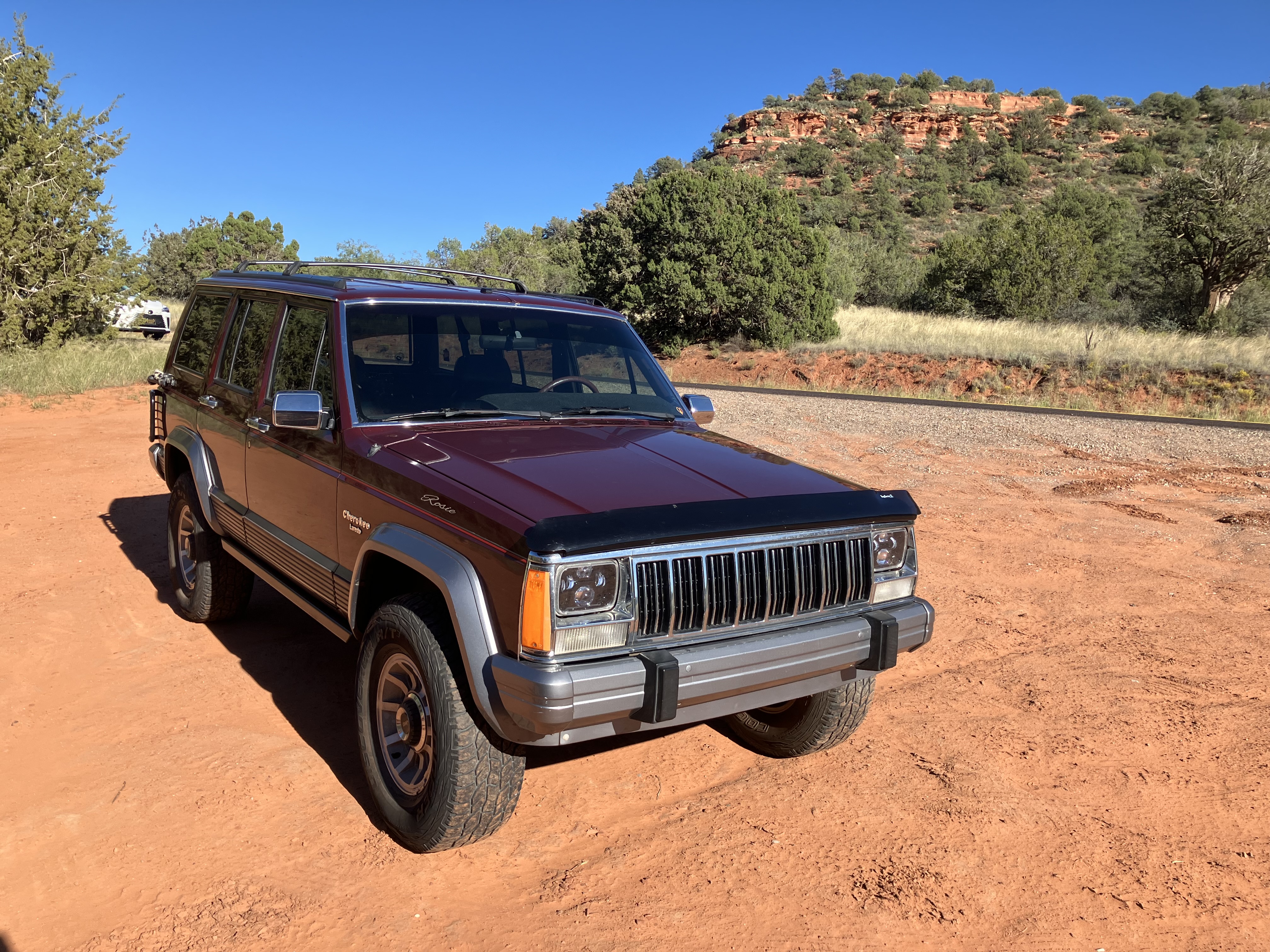 Used 1992 Jeep Cherokee Laredo AWD/4WD image 1