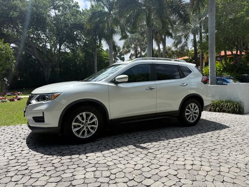 Used 2020 Nissan Rogue SV image 9