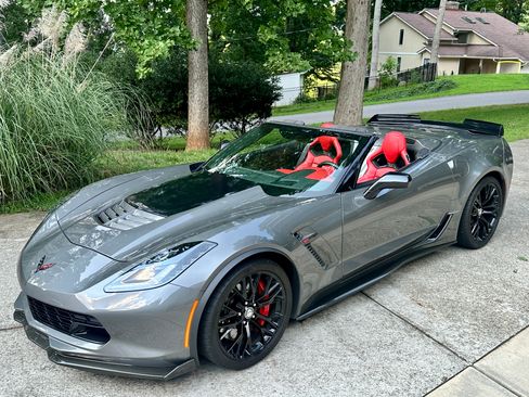 Used 2015 Chevrolet Corvette Z06 w/ 3LZ Preferred Equipment Group RWD image 1