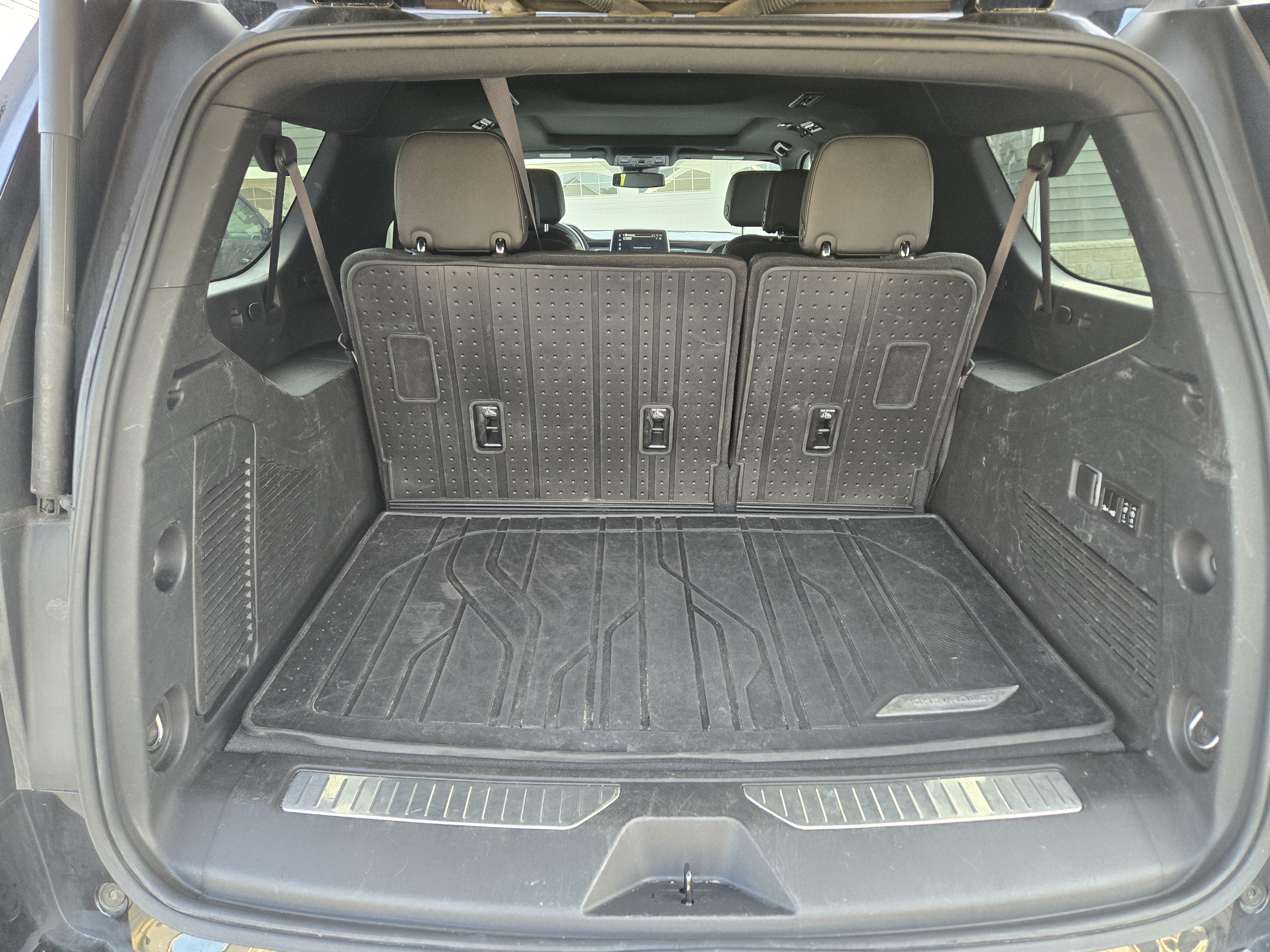 Used 2023 Chevrolet Suburban RST w/ Luxury Package AWD/4WD image 23