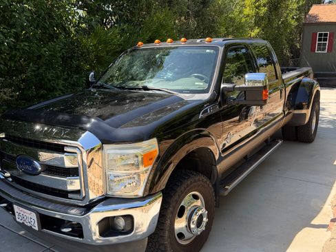 Used 2014 Ford F350 Lariat w/ Lariat Ultimate Package AWD/4WD image 2