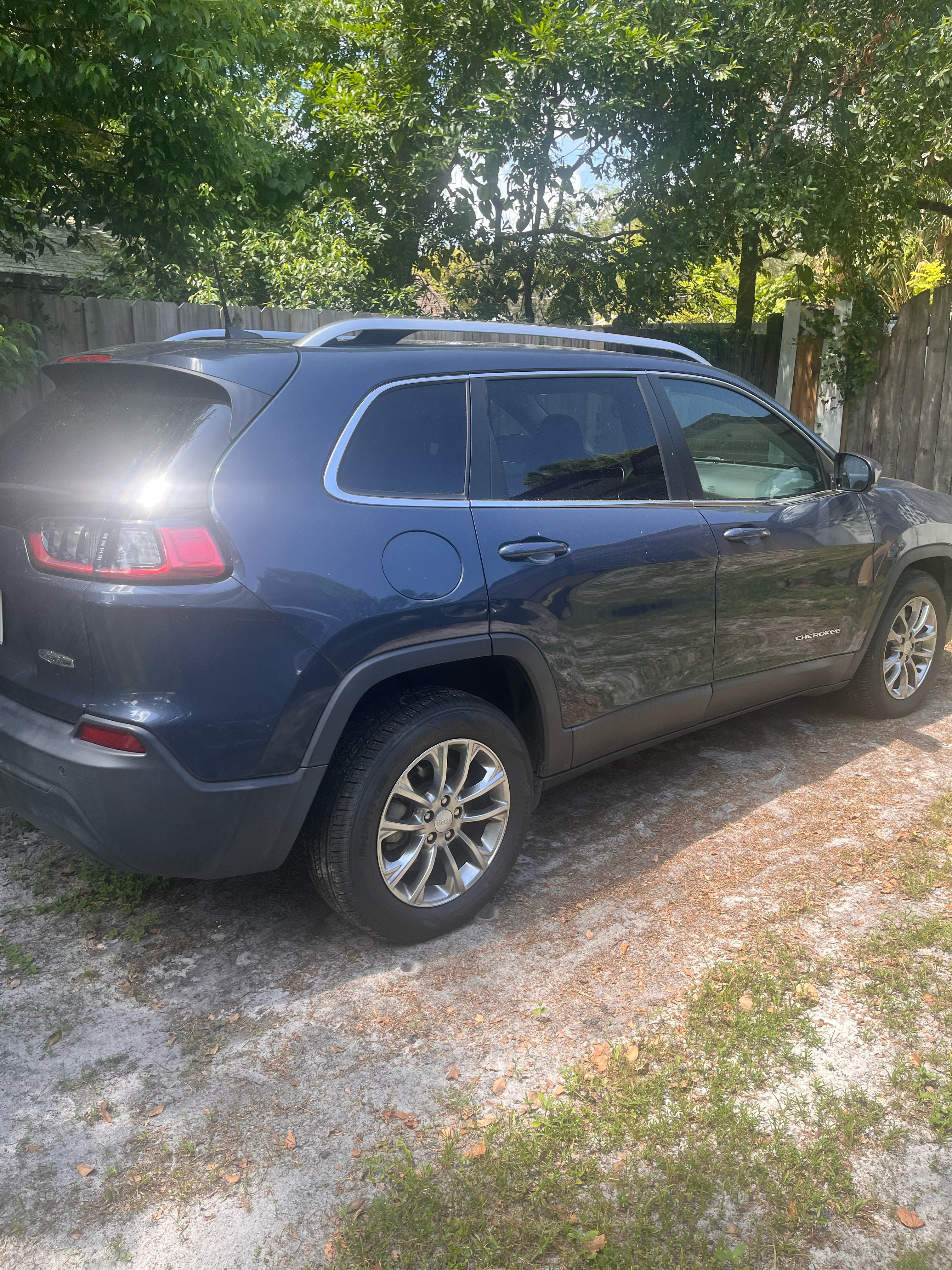 Used 2021 Jeep Cherokee Latitude Plus FWD image 4