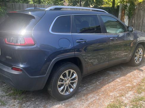 Used 2021 Jeep Cherokee Latitude Plus FWD image 4