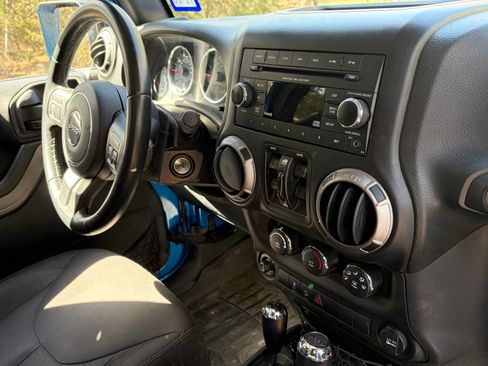 Used 2015 Jeep Wrangler Unlimited Sport w/ Quick Order Package 24S image 19