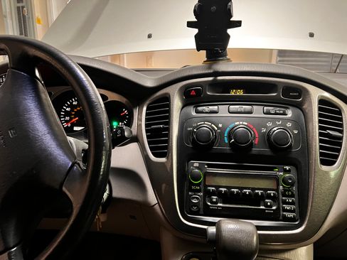 Used 2001 Toyota Highlander 2WD V6 image 4