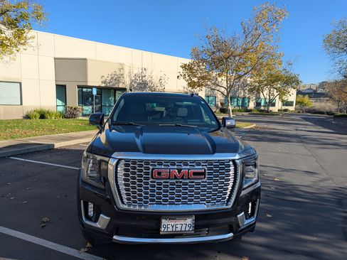 Used 2023 GMC Yukon XL Denali image 4