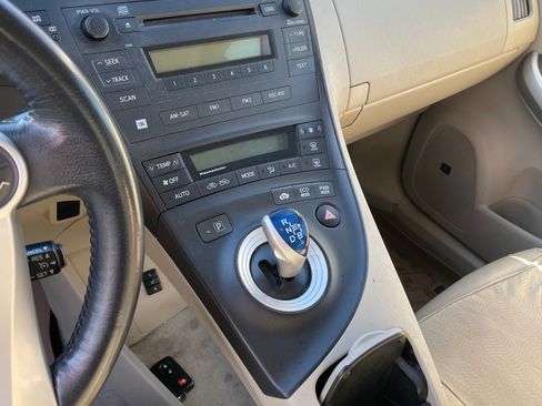 Used 2010 Toyota Prius Five image 13