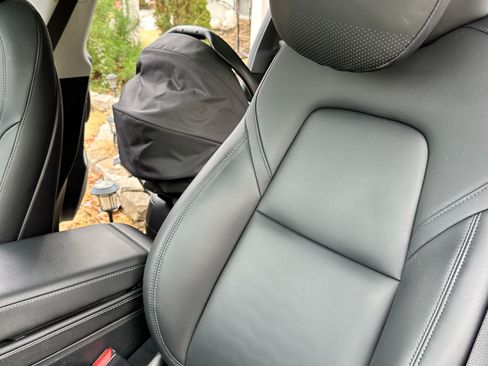 Used 2022 Tesla Model Y Long Range image 10