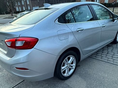 Used 2018 Chevrolet Cruze LT w/ LT Fleet Convenience Package image 8